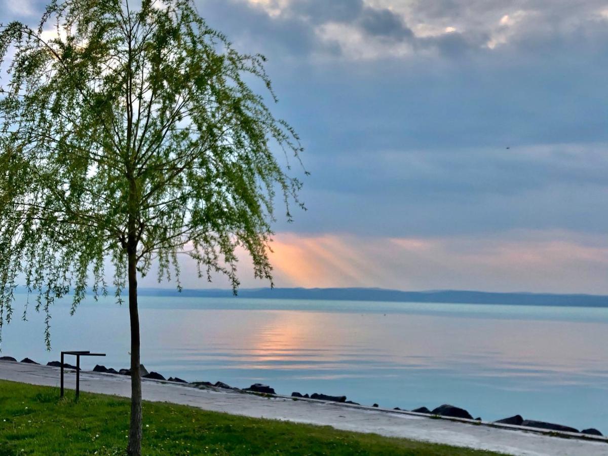 Siofoki Vizparti Nyaralo - Lakeside Apartment מראה חיצוני תמונה