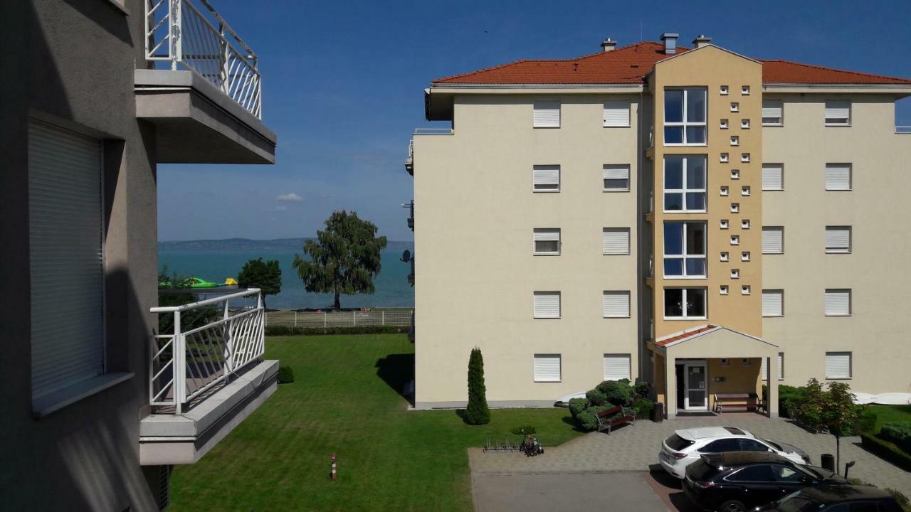 Siofoki Vizparti Nyaralo - Lakeside Apartment מראה חיצוני תמונה