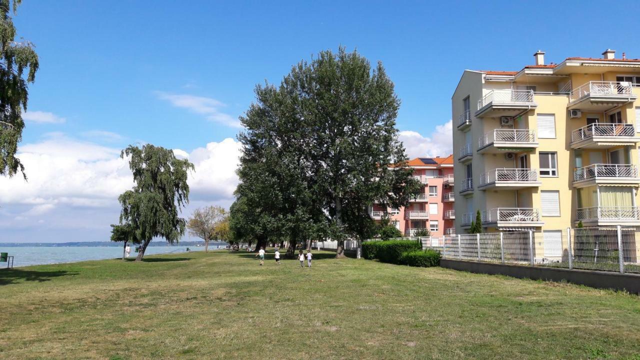 Siofoki Vizparti Nyaralo - Lakeside Apartment מראה חיצוני תמונה