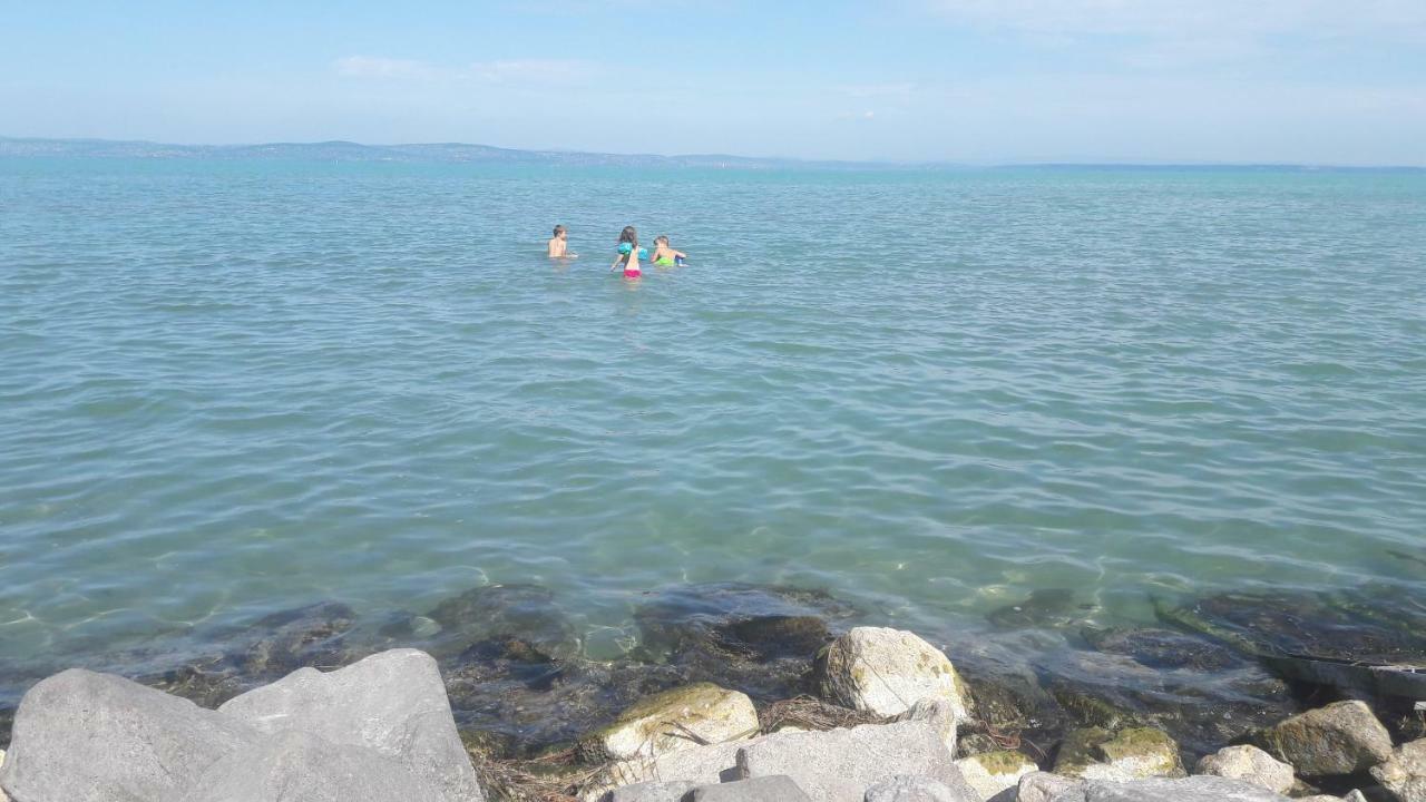 Siofoki Vizparti Nyaralo - Lakeside Apartment מראה חיצוני תמונה