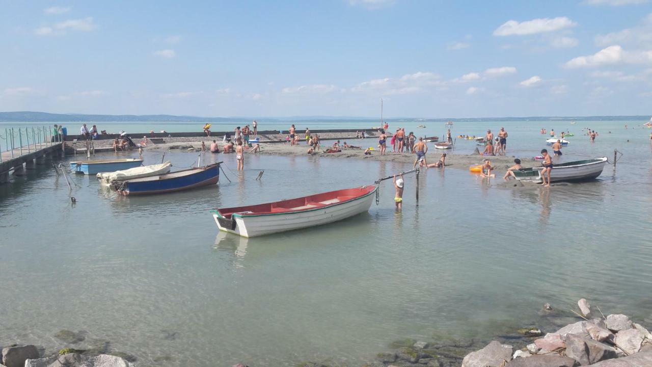 Siofoki Vizparti Nyaralo - Lakeside Apartment מראה חיצוני תמונה