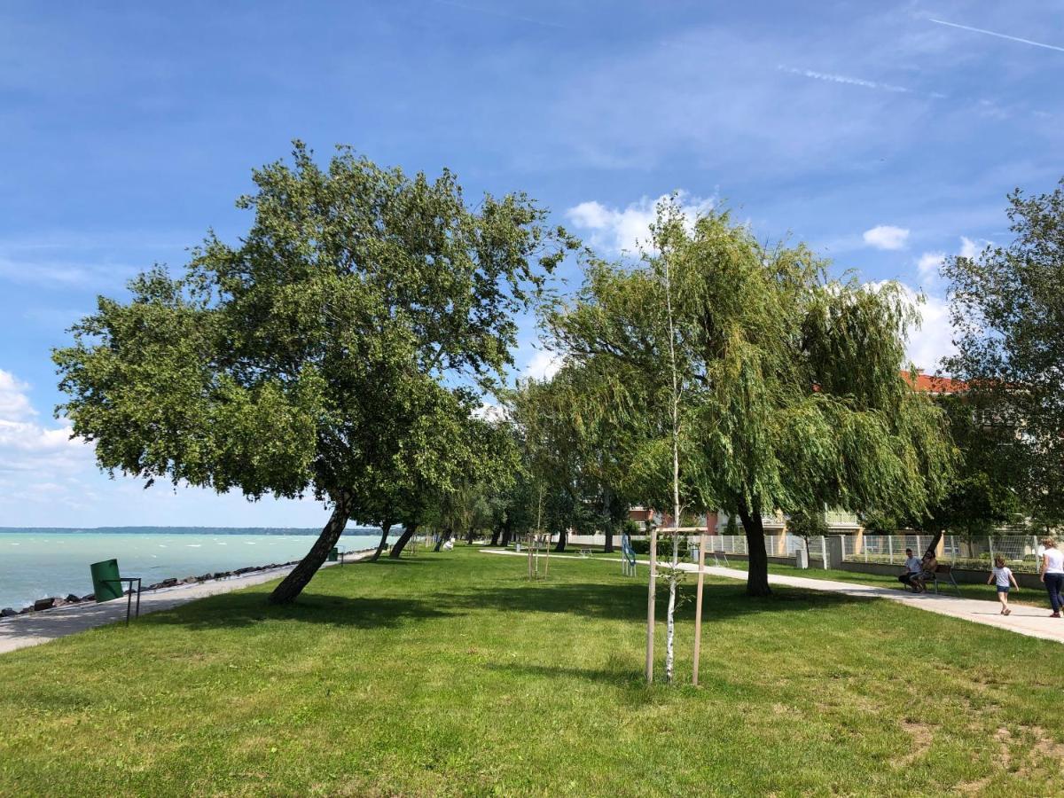 Siofoki Vizparti Nyaralo - Lakeside Apartment מראה חיצוני תמונה